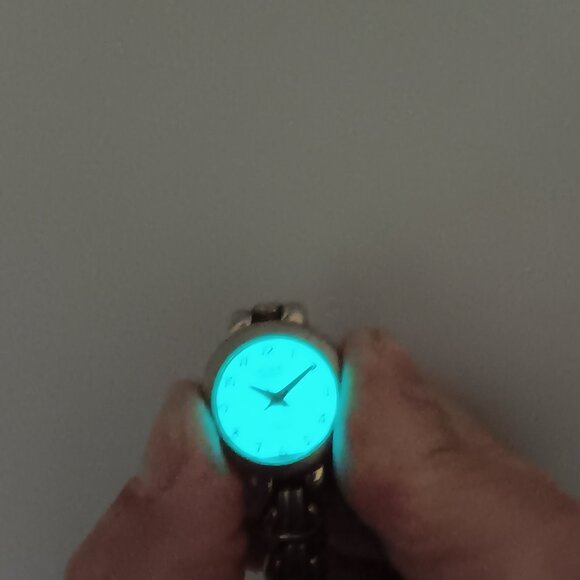 Acqua Indiglo L0 Women's 24mm Gold Tone Watch NEW BATTERY - Picture 5 of 11